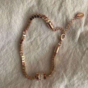 Rose gold bracelet with a beautiful cz diamond center